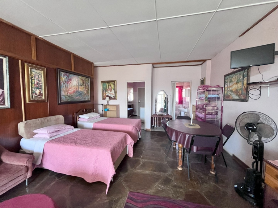 9 Bedroom Property for Sale in Generaal De Wet Free State
